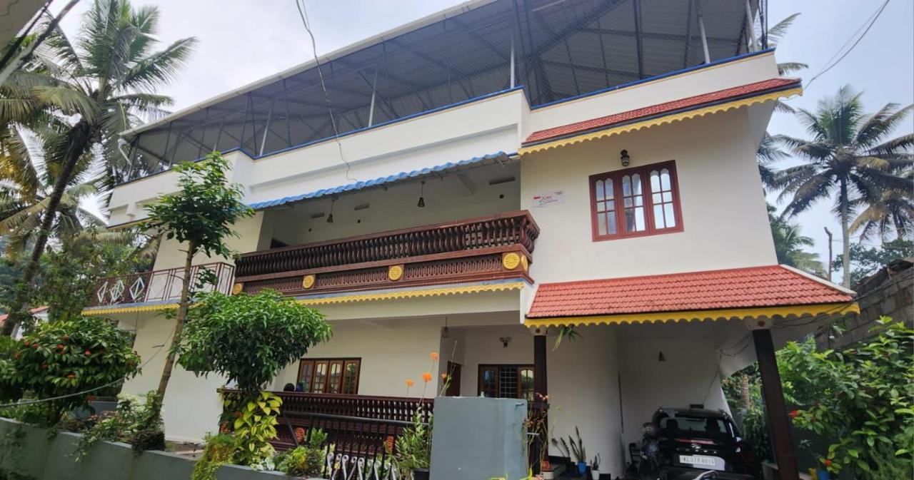 Pknhomestay Kumily Thekkady Exterior photo